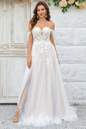 Abito da sposa con strascico staccabile in tulle champagne con spalle scoperte e pizzo